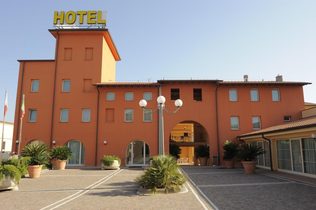 Hotel Plazza Porcari Exterior photo