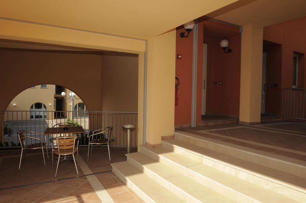 Hotel Plazza Porcari Exterior photo