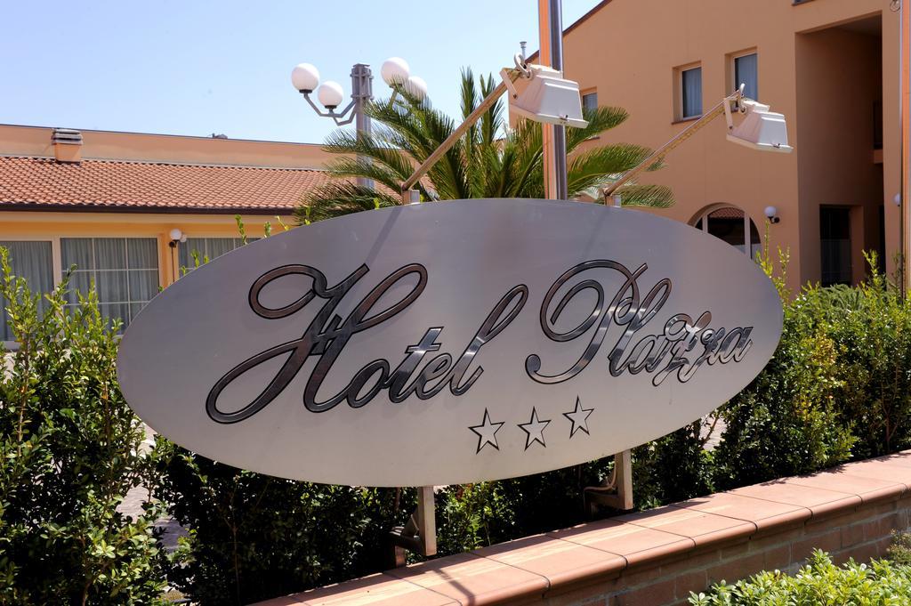 Hotel Plazza Porcari Exterior photo