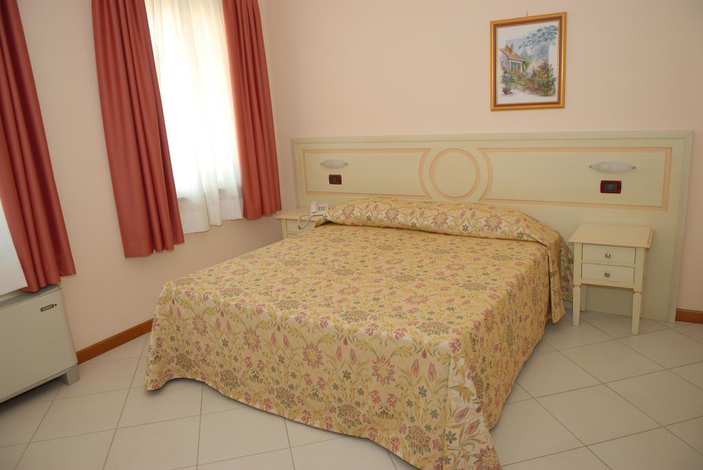 Hotel Plazza Porcari Exterior photo