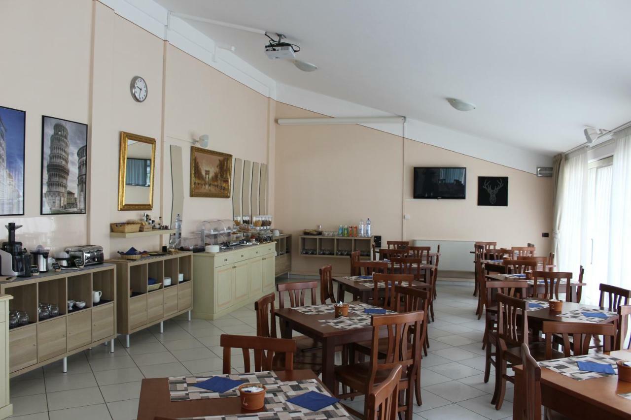 Hotel Plazza Porcari Exterior photo